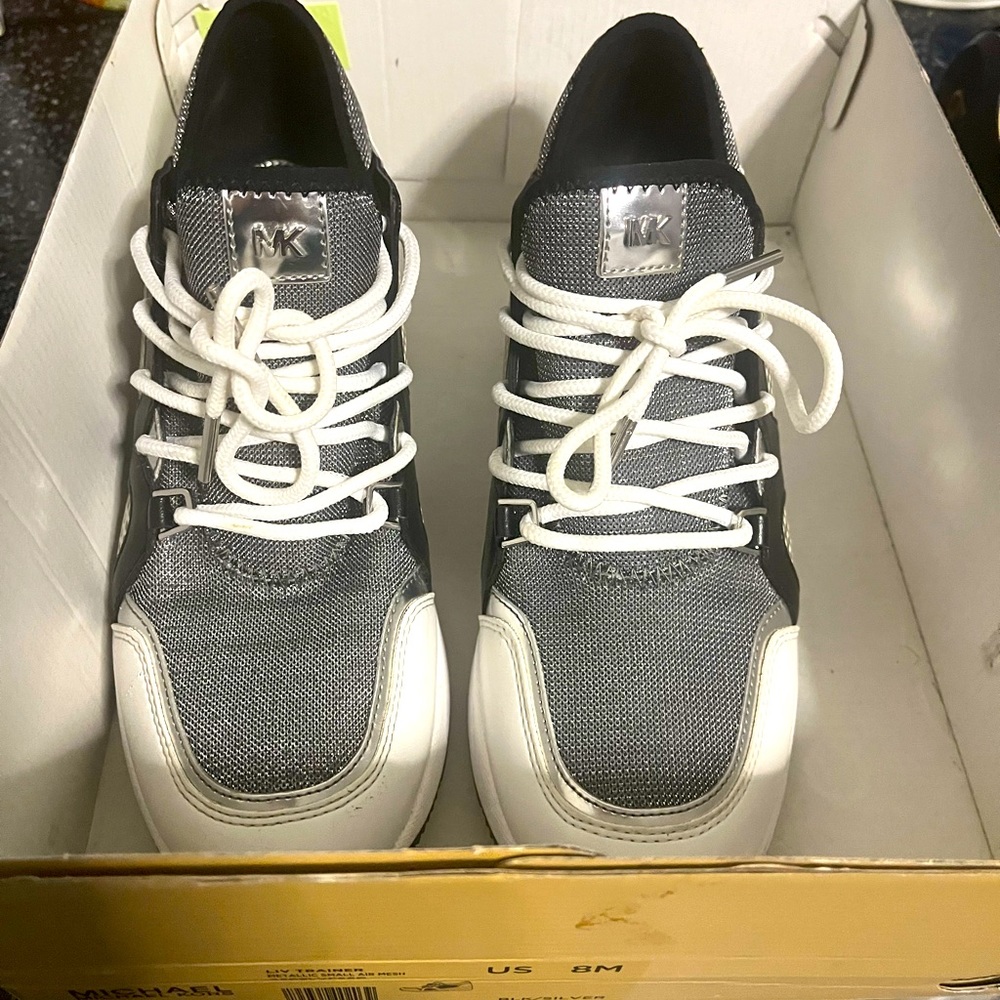 Size 8 Like New Authentic Michael Kors Shoes